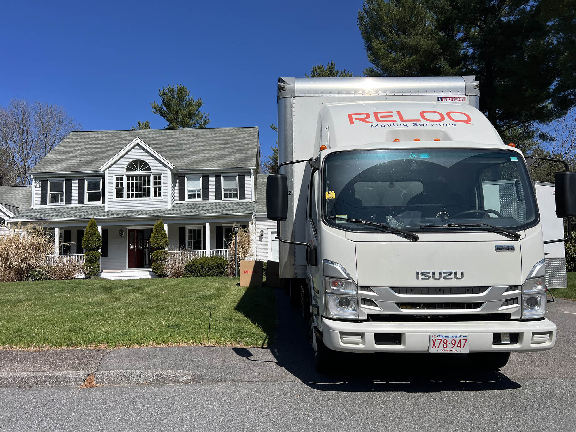 RELOQ offers wide spectrum of
professional packing services